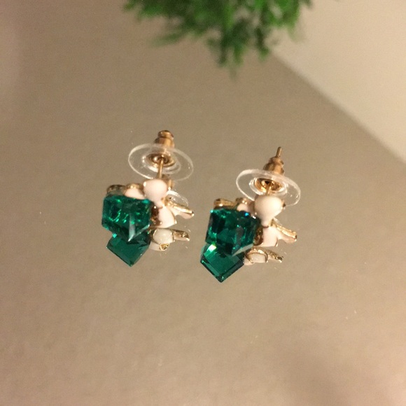 ❌SOLD❌Emerald Green & Enamel Gift Crystal Earrings - Picture 3 of 5